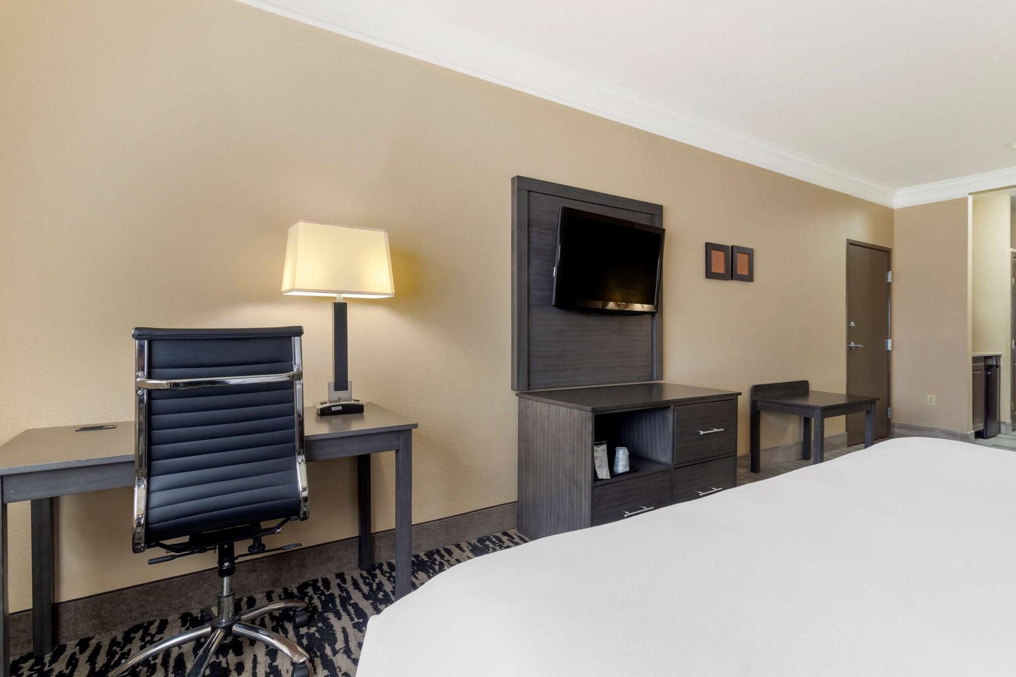 Comfort Kingwood Houston North 59